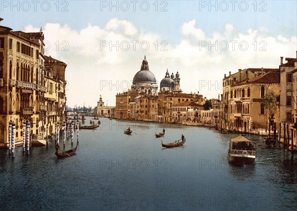 Auf dem Canale Grande, Venedig, Italien, historische, digital restaurierte Reproduktion eines