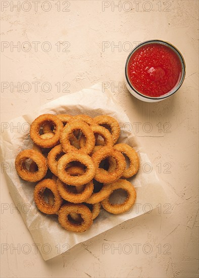 Fried onion rings, deep-fried, snack, no people, selective focus