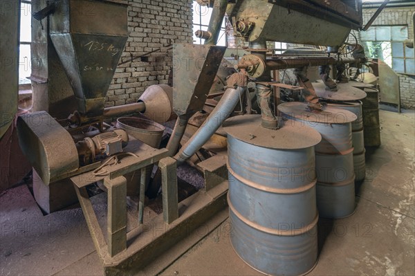 Powder grinding plant for bronze powder in a metal powder mill, founded around 1900, Igensdorf,