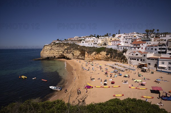 Praia de Carvoeiro, bathing beach, sandy beach, bathers, Carvoeiro, Algarve, Portugal, Europe
