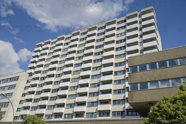 Residential tower block, Potsdamer Straße, Tiergarten, Mitte, Berlin, Germany, Europe