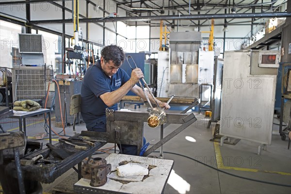 Glassblower, 46 years old, at work, Royal Glass Factory La Granja de San Ildefonso, Province of