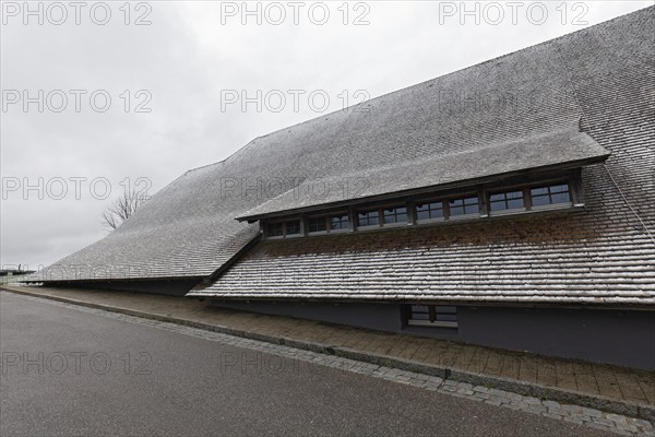 Deep-pitched saddle roof, lightly snow-covered, Hotel Die Halde on the Schauinsland,