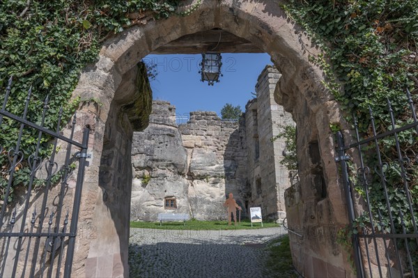 Entrance gate to the ruins of Hilpoltstein Castle, built around 1220 to 1230, Maria-Dorothea-Straße