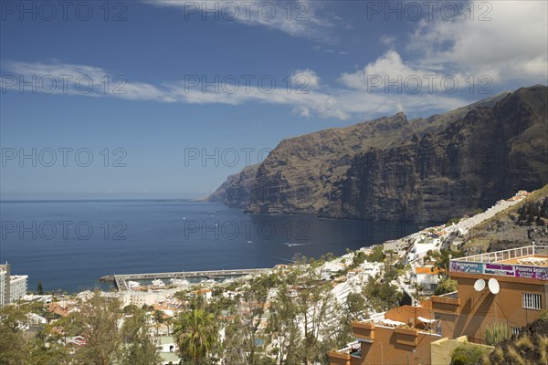 Panorama over the holiday resort of Los Gigantes, behind it the Los Gigantes cliffs, Acantilado de