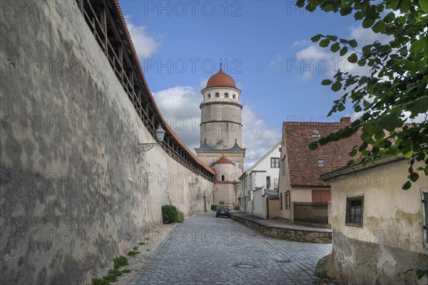 Medieval town wall, behind the Löpsinger Tor tor, rebuilt around 1590, Löpsinger Mauer, Nördlingen,