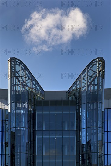 Modern, mirrored glass architecture, headquarters of Vantage Towers AG, Prinzenpark, Düsseldorf,