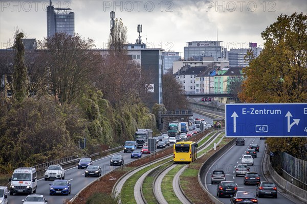Motorway A40, Ruhrschnellweg, city centre of Essen, exit Essen-Huttrop, Spurbus route, this area