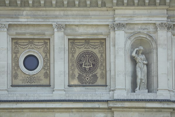 House wall with window, sculpture, figure and ornaments at the Alte Oper, Opernplatz, city centre,