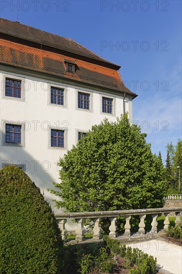 Geislingen moated castle, three-winged moated castle complex, former manor house of the Lords of