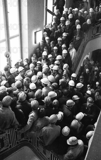 With a siege and temporary occupation of the Hoesch AG headquarters on 11.9.1969, spontaneous