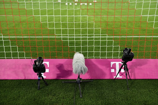 Backdoor cameras of photographers, remote, remote camera, outdoor microphone, Telekom logo, Allianz