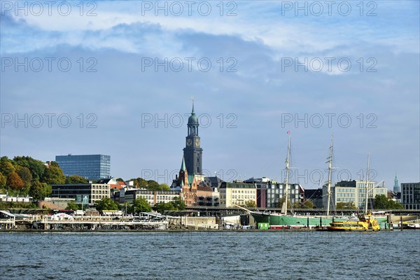 Hamburg museum ship Rickmer Rickmers at the Landungsbrücken, behind the Michel, Hamburg, Land