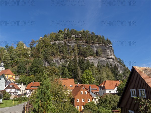 Village with half-timbered houses and half-timbered houses in front of rocks, Oybin, Zittau