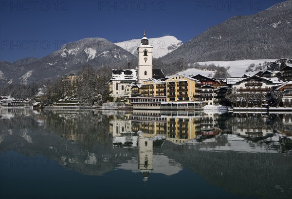 Winter landscape, Hotel Weisses Rössl, Sankt Wolfgang am Wolfgangsee with Schafberg, Salzkammergut,