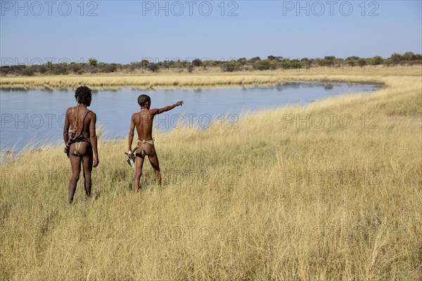 Bushmen of the Ju/' Hoansi-San at a traditional hunt, village //Xa/oba, near Tsumkwe, Otjozondjupa