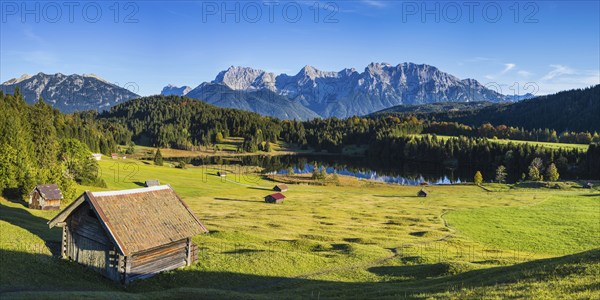 Geroldsee, behind it the Karwendel Mountains, Werdenfelser Land, Upper Bavaria, Bavaria, Germany,