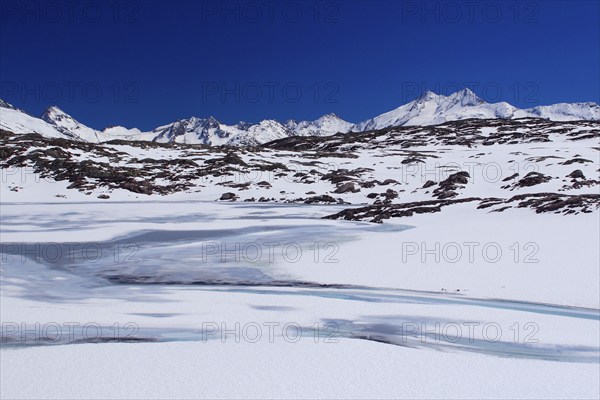 Grimsel Pass, Lake Totensee, Valais Alps, Bernese Oberland, Bern, Switzerland, Europe