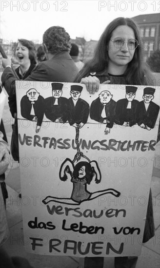 The woman's protests of the SPD, DGB and DKP against the abortion paragraph 218 on 26.2.1975 in