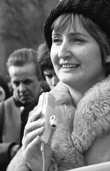 Several hundred woman and a few men turned out in Bonn on 15.2.1975 against § 218 and for a