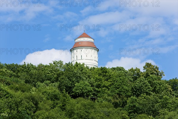 The white Radebeul water tower from 1917, also known as the Franzosenturm, which can be seen from