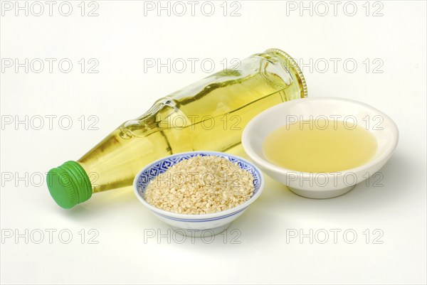 Sesameoil (Sesamum indicum) and white