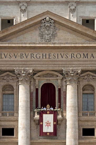 St. Peter's Basilica with Pope Benedict XVI for the Papal Blessing Urbi et Orbi, Loggia delle
