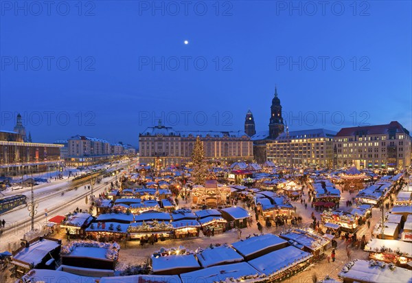 The Striezelmarkt, which has been held since 1434, is the oldest Christmas market in Germany and