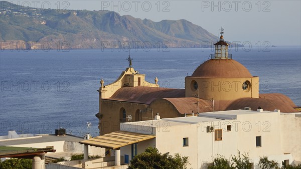Church building, dome, from behind, sea, coast of Lipari, Santa Marina Salina, Salina, Aeolian