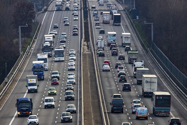 Motorway A3 between Düsseldorf and Leverkusen, near Erkrath, freeing of the hard shoulder during