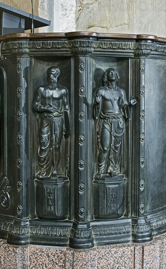 Kreuzkirche pulpit