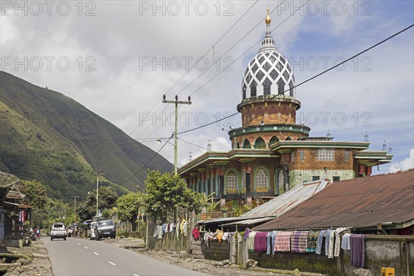 Mesjid Desa Bante, colourful mosque in the village Sembalun Lawang at the foot of Mount Rinjani,