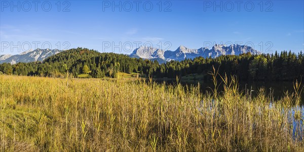 Geroldsee, behind it the Karwendel Mountains, Werdenfelser Land, Upper Bavaria, Bavaria, Germany,