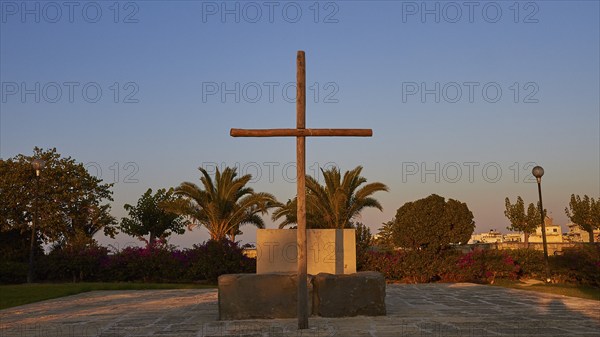 Martinengo Bastion, Venetian rampart, tomb, Nikos Kazantsakis, blue cloudless sky, city centre, old