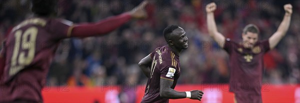 Goal celebration Sadio Mané FC Bayern Munich FCB, with Marcel Sabitzer Bayern FC Munich FCB,