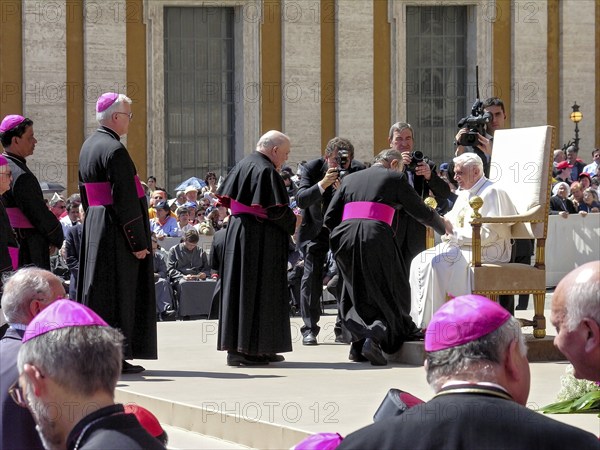 Pope Benedict XVI Joseph Ratzinger welcomes bishops and cardinals to the 1st audience on 27. 04.