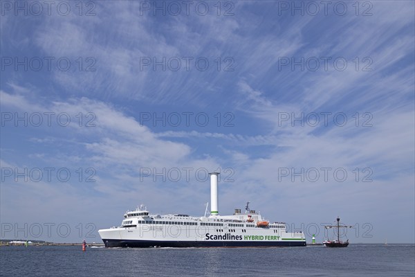 Scandlines Hybrid Ferry, pier light, Unterwarnow, Hanse Sail, Warnemünde, Rostock,