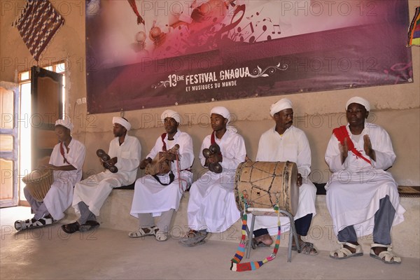 Gnaoua musicians, Merzouga, Meknès-Tafilalet region, Morocco, Africa