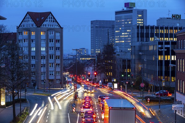 Evening city centre traffic in Essen, large intersection of Bismarckstrasse, B224, Friedrichstrasse