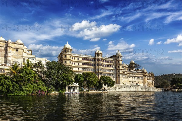 City Palace view from the lake. Udaipur, Rajasthan, India, Asia