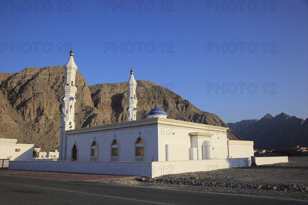 Mosque in al-Chasab, Khasab, in the Omani enclave of Musandam, Oman, Asia