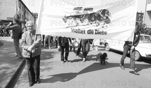 In the municipal election campaign, members and supporters of the German Communist Party (DKP)