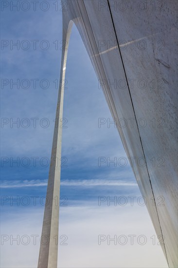 Gateway Arch at the Jefferson National Expansion Memorial in downtown St. Louis, Missouri, USA,