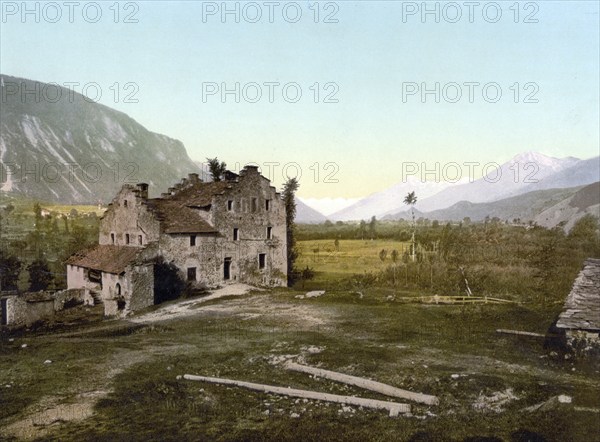 Burgruine bei Granges im Wallis in der Schweiz / Castle ruins, Granges, Valais, Switzerland,