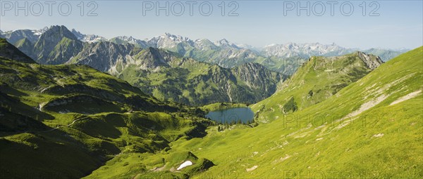 Panorama from Zeigersattel to Seealpsee, on the left behind the Höfats 2259m, Allgäu Alps, Allgäu,
