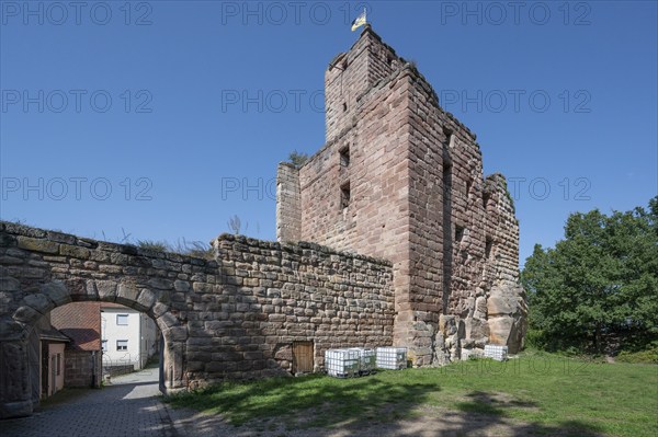 Hilpoltstein castle ruins, built around 1220 to 1230, Maria-Dorothea-Straße 5, 7, Hiltpoltstein,