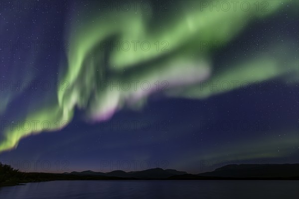 Northern lights, aurora borealis, lake, mountains, twilight, autumn, Torneträsk, Laponia, Lapland,