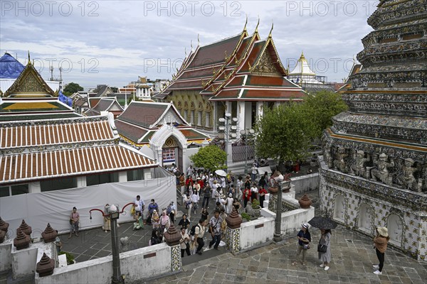 Wat Arun, Temple of Dawn, on the west bank of the Chao Phraya River, Bangkok, Thailand, Asia