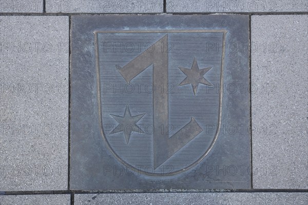 City coat of arms with sign Z and two stars on the ground, Bahnhofsplatz, Rüsselsheim, Hesse,