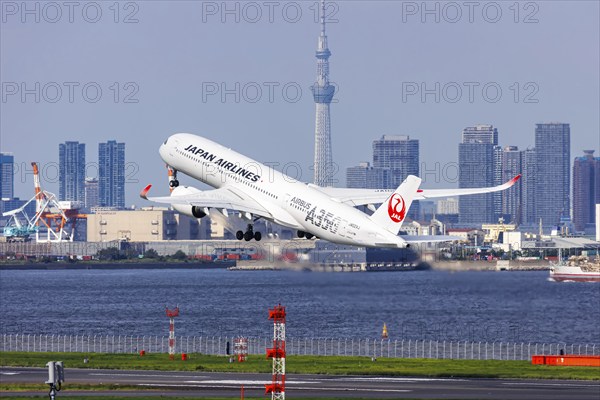 An Airbus A350-900 aircraft of Japan Airlines JAL with the registration number JA02XJ at Tokyo